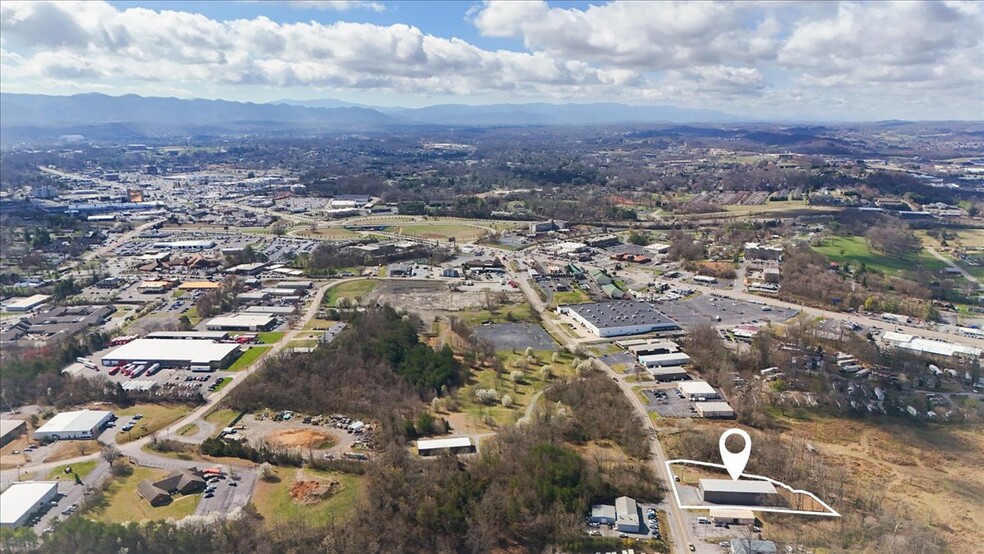 More Photos Of 309 E Springbrook Dr, Johnson City Flex For Lease