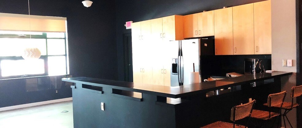 More Photos Of 209 W 6th St, Royal Oak Office Residential For Lease