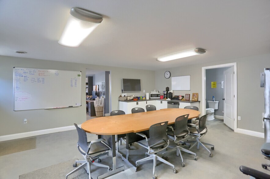 More Photos Of 115 W Main St, Evans City Freestanding For Sale