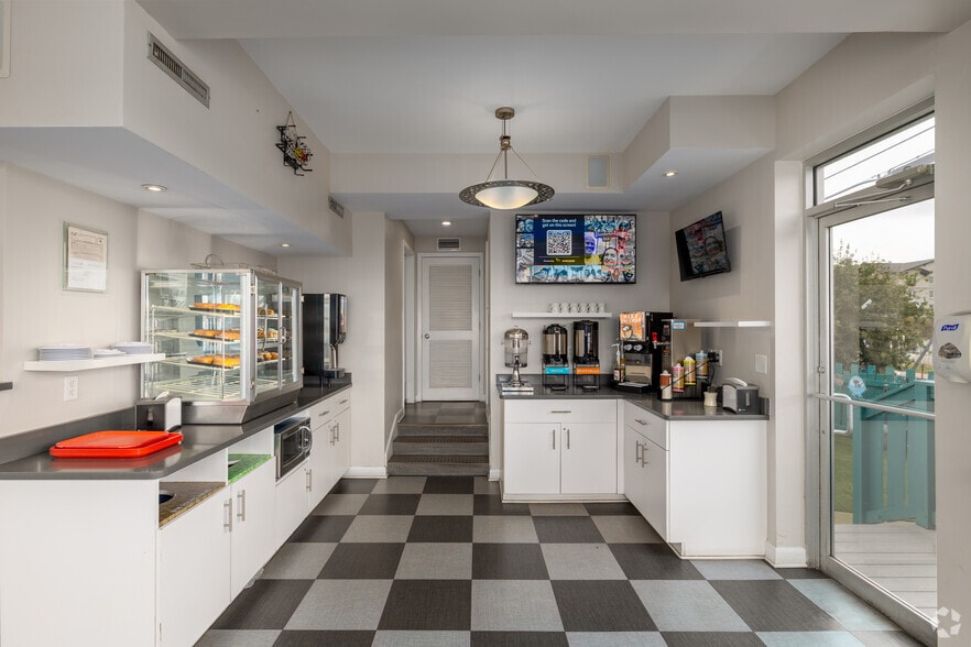 More Photos Of 611 W Oglethorpe Ave, Savannah Hotel For Sale