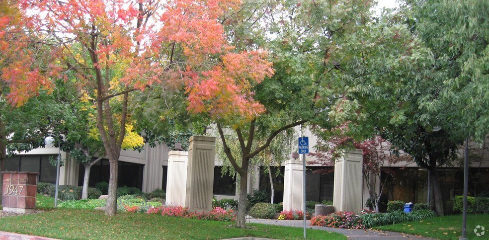 More Photos Of 3947 Lennane Dr, Sacramento Office For Lease