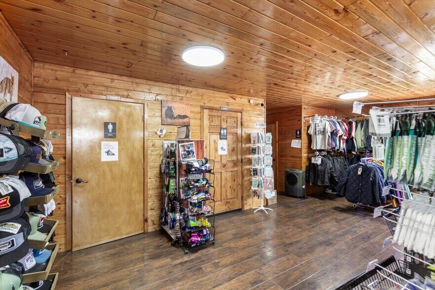 More Photos Of 3370 Highway 20, Island Park Service Station For Sale