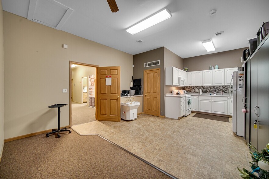 More Photos Of 165 E Robbins St, Wheatfield Medical For Sale