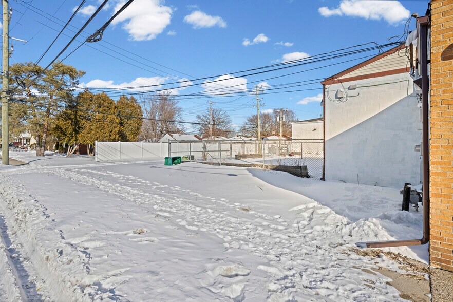 More Photos Of 17503 Stephens Dr, Eastpointe Freestanding For Sale