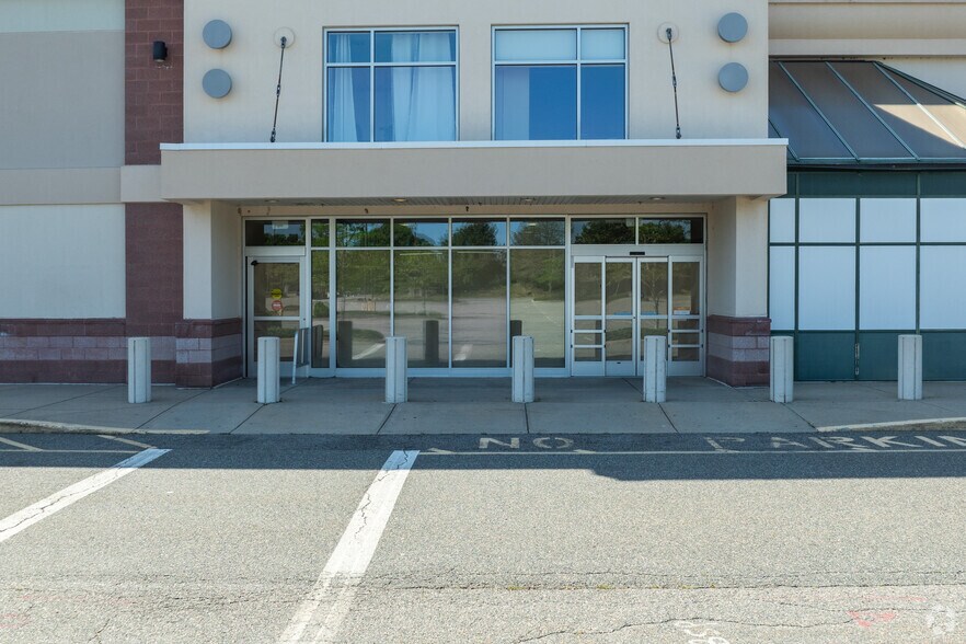 More Photos Of 341 Plymouth St, Halifax General Retail For Sale
