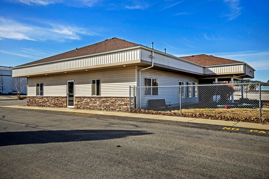 More Photos Of 137 McGhee Rd, Kootenai Storefront Retail Office For Sale