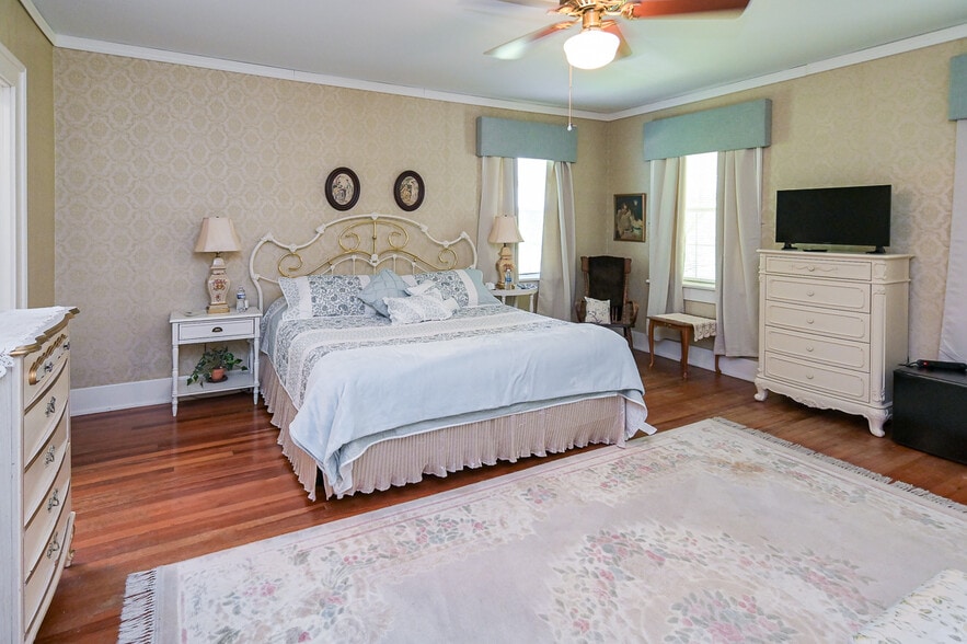 More Photos Of 799 Whitthorne St, Shelbyville Hospitality For Sale