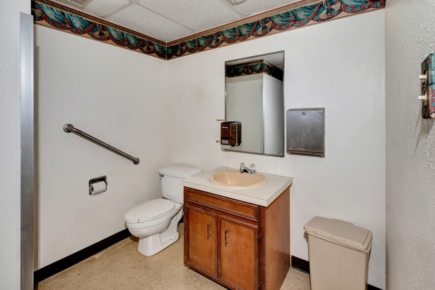 More Photos Of 104 Teakwood Dr, Victoria Medical For Sale