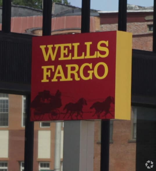 More Photos Of 43 E Main St, Meriden Bank For Lease