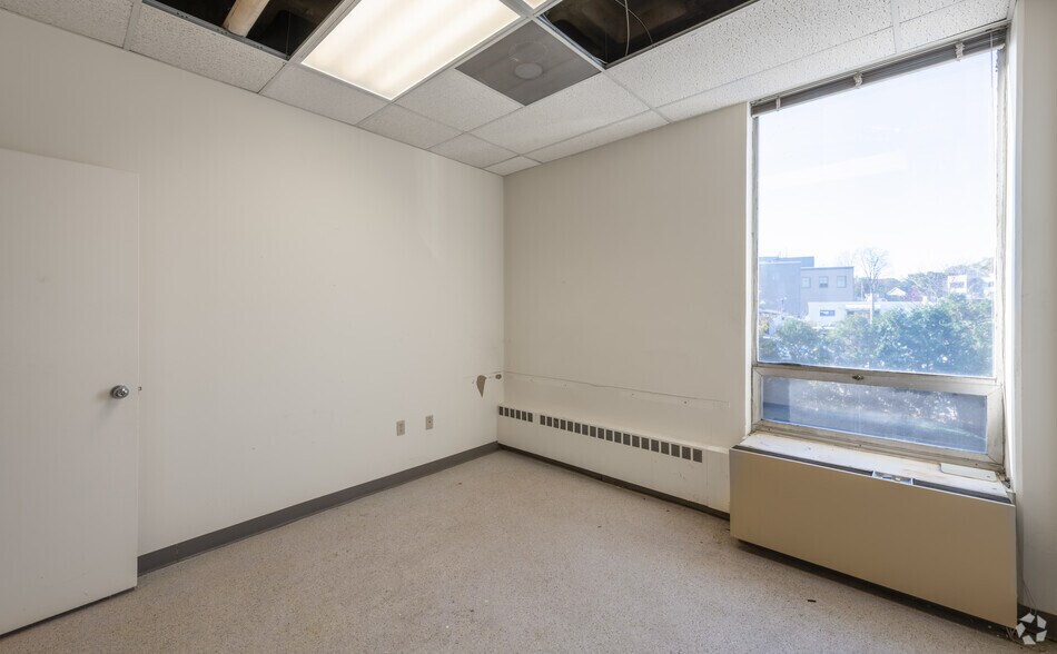 More Photos Of 1 Washington St, Wellesley Medical For Lease