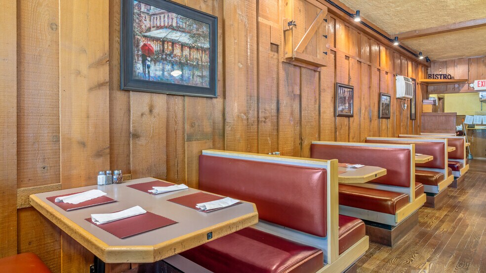 More Photos Of 1100 Vulcan St, Iron Mountain Warehouse For Sale