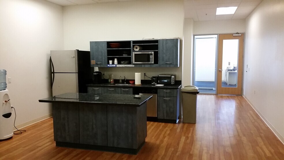 More Photos Of 1467 W Fairway Dr, Santa Maria Office For Lease