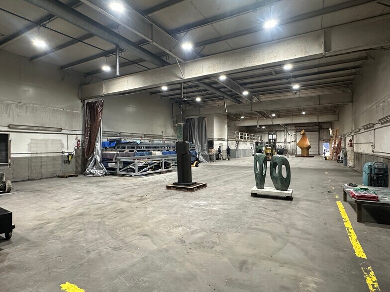 More Photos Of 35-37 Commerce Dr, Carmel Flex For Lease