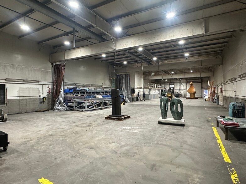 More Photos Of 35-37 Commerce Dr, Carmel Flex For Lease