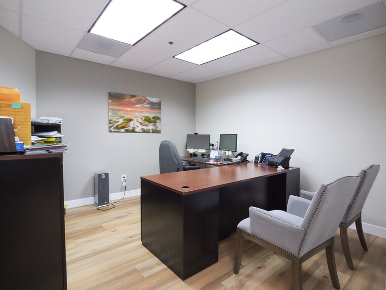 More Photos Of 25550 Hawthorne Blvd, Torrance Medical For Sale