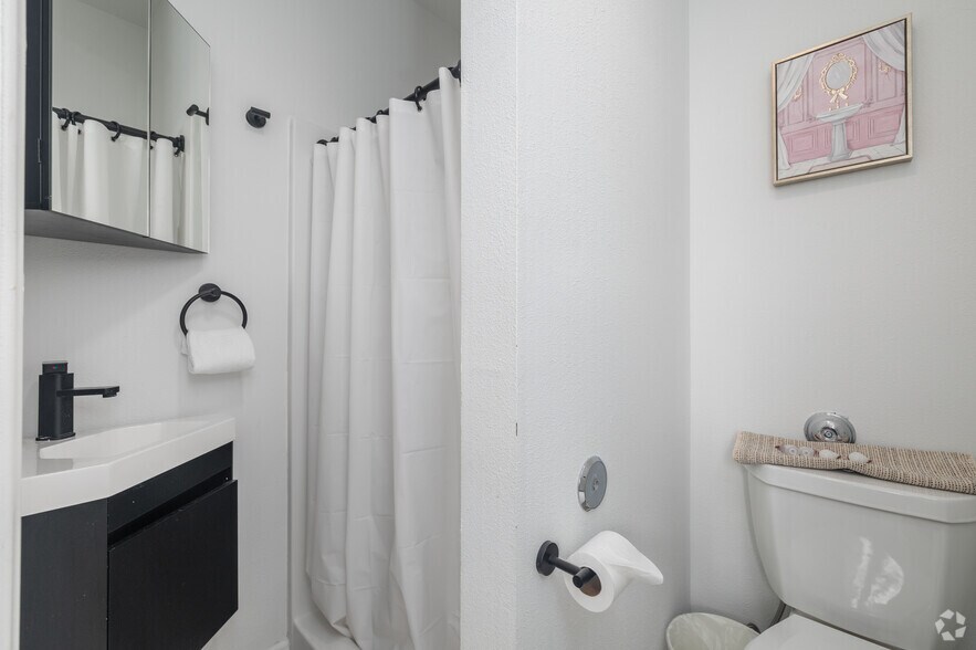 More Photos Of 1864 Cordova St, Los Angeles Apartments For Sale