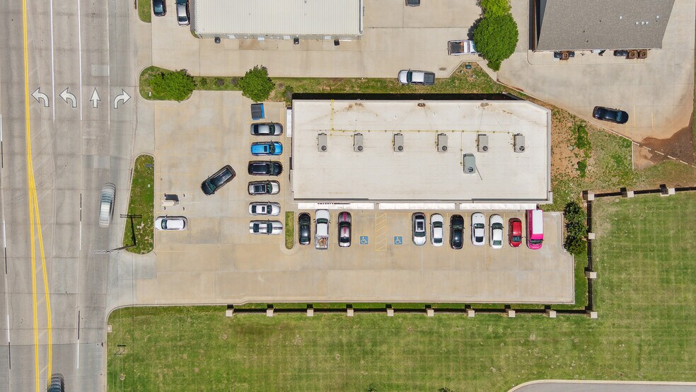 More Photos Of 510 S Telephone Rd, Moore General Retail For Lease