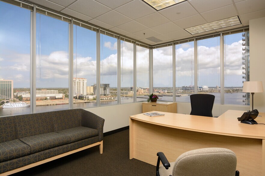More Photos Of 1301 Riverplace Blvd, Jacksonville Office For Lease