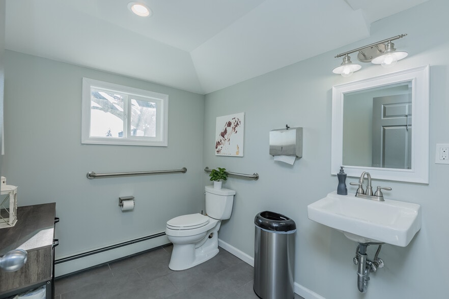 More Photos Of 128 Carleton Ave, East Islip Office For Sale