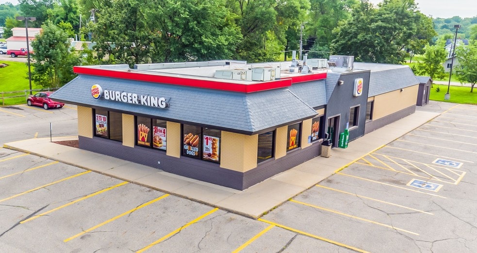 Primary Photo Of 586 SW 1st St, Montevideo Fast Food For Sale