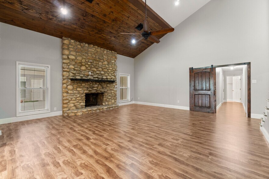 More Photos Of 2042 Teal Dr, Spring Dormitory For Sale