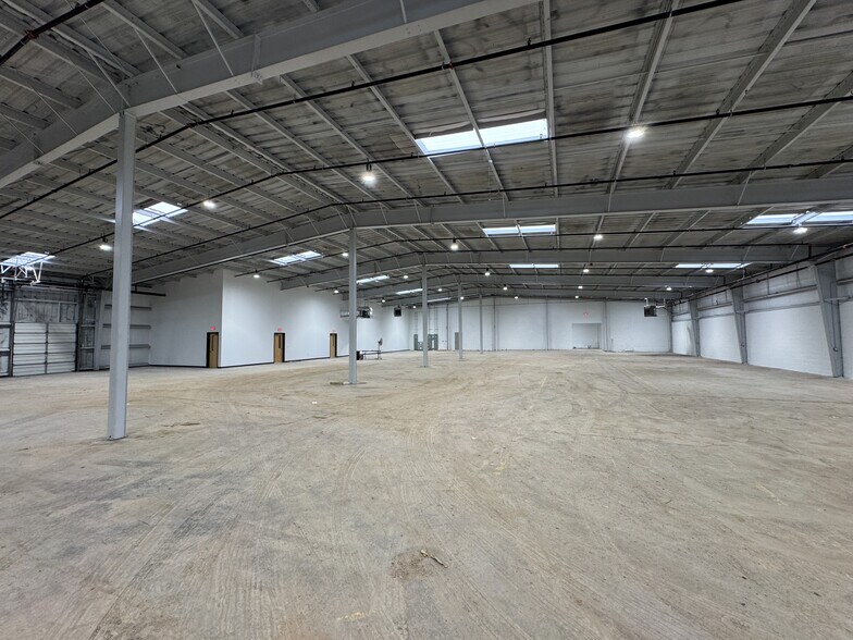 More Photos Of 1418 Poplar Ln, Nashville Manufacturing For Lease