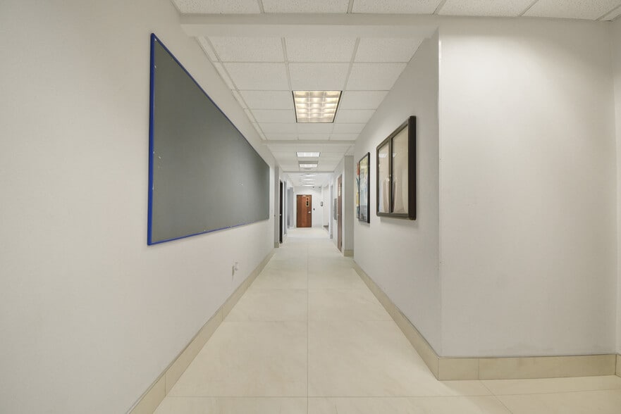 More Photos Of 9512 Sunbeam Center Dr, Jacksonville Office For Lease