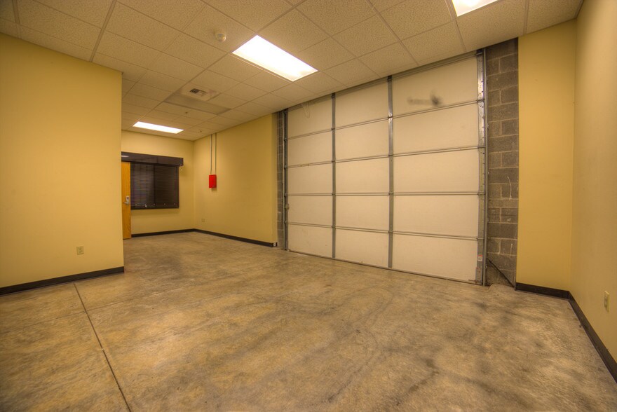 More Photos Of 410 W Bakerview Rd, Bellingham General Retail For Lease