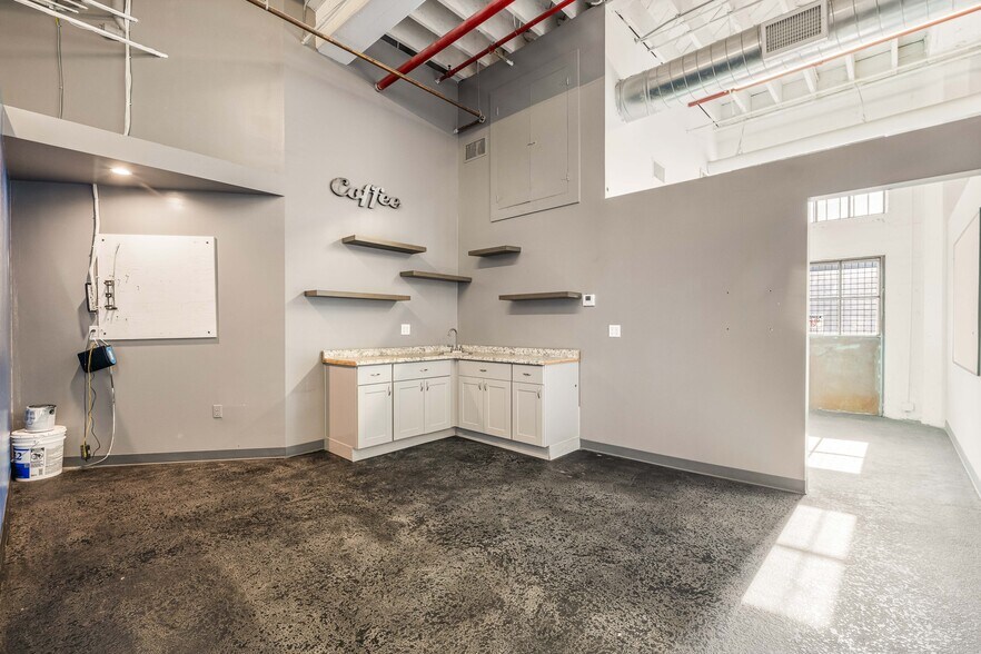 More Photos Of 932 Wilson St, Los Angeles Loft Creative Space For Lease