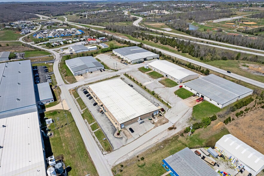 More Photos Of 805 Commerce Dr, Leitchfield Flex For Sale