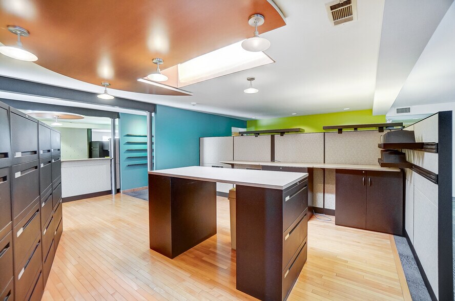 More Photos Of 3925-3927 Brotherton Rd, Cincinnati Office For Sale