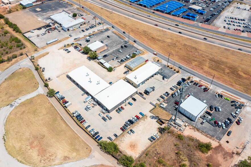 More Photos Of 1580 S Clack St, Abilene Auto Repair For Sale