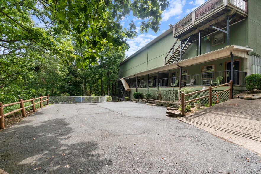 More Photos Of 3031 E Van Buren, Eureka Springs Hotel For Sale
