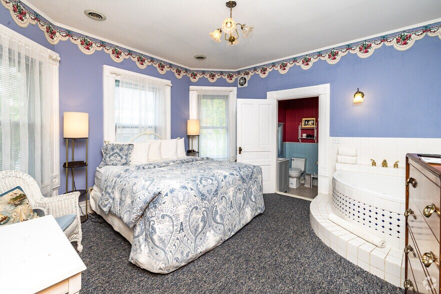 More Photos Of 910 River Rd, Wisconsin Dells Hotel For Sale