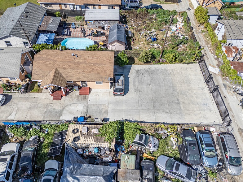 More Photos Of 1565 W 51st St, Los Angeles Multifamily For Sale