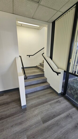 More Photos Of 850 Flynn Rd, Camarillo Warehouse For Sale