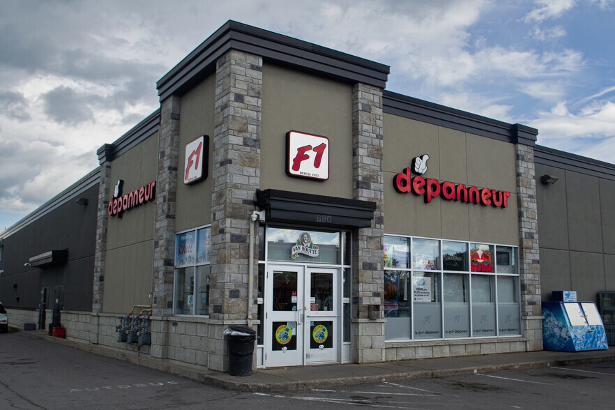 Primary Photo Of 680 Av Gilles-Villeneuve, Berthierville General Retail For Sale