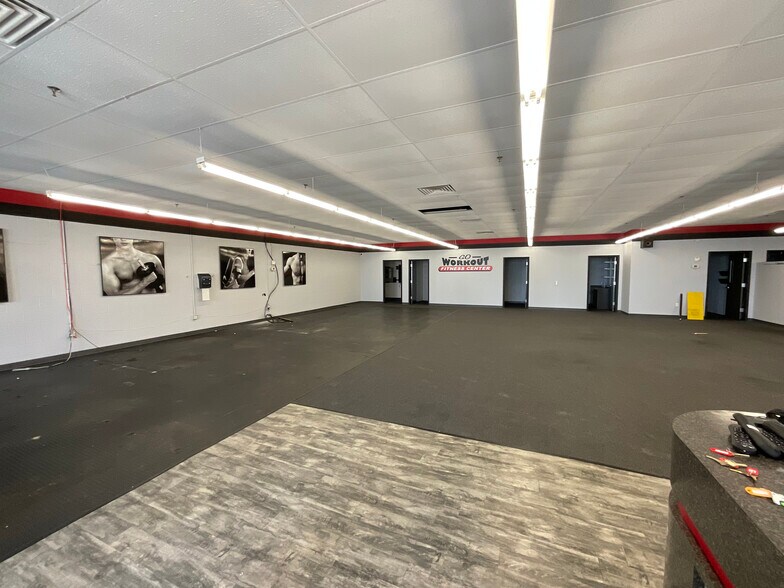 More Photos Of Brookwood Dr @ US 30, New Haven Unknown For Lease