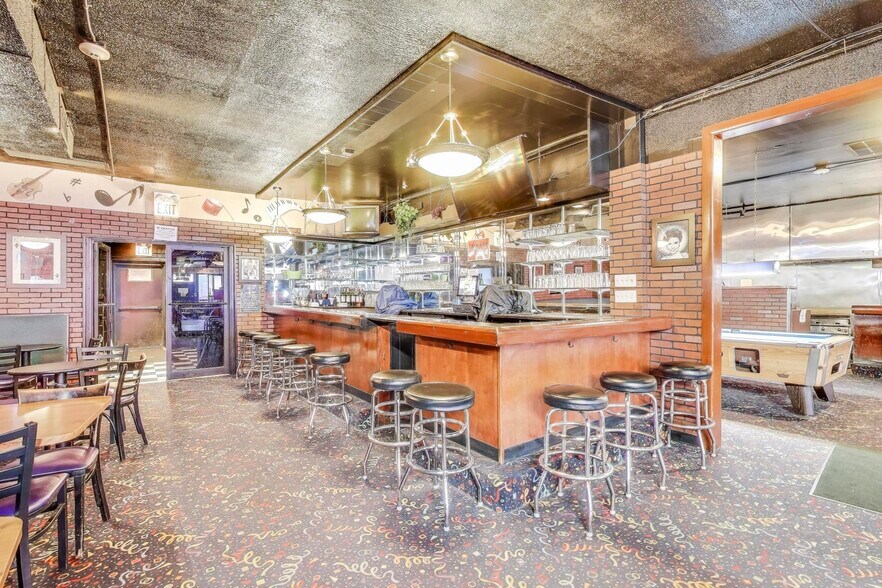 More Photos Of 1715 W Roosevelt Rd, Broadview General Retail For Lease