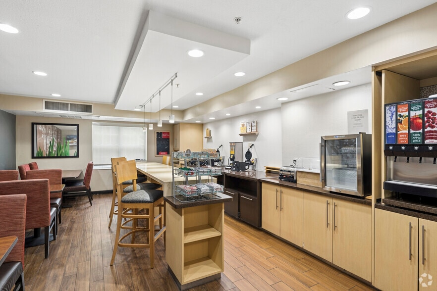 More Photos Of 11309 Abercorn St, Savannah Hotel For Sale