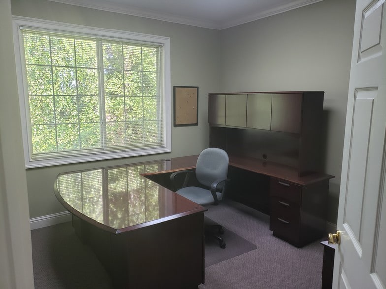 More Photos Of 3225 Shallowford Rd, Marietta Office For Sale