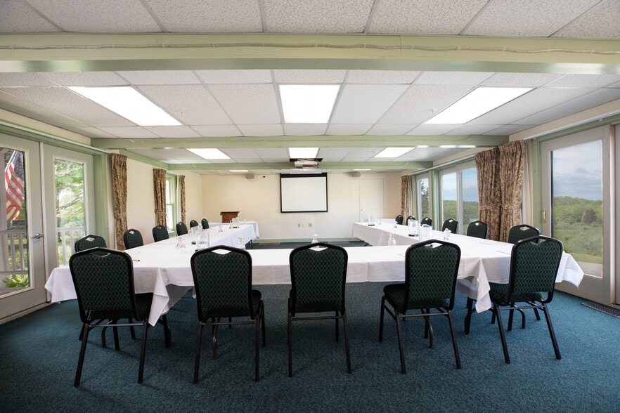 More Photos Of 11 Inn Rd, Hallowell Hospitality For Sale