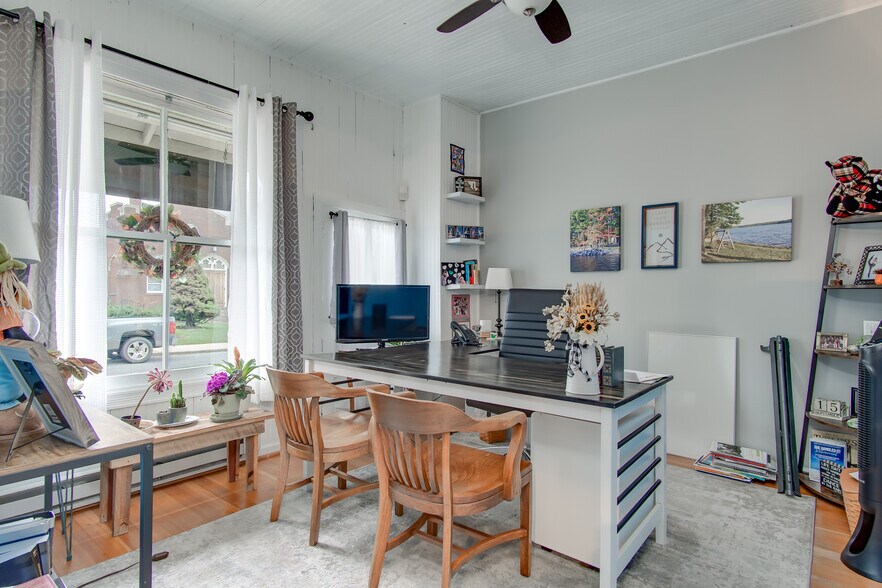 More Photos Of 21 W Pennsylvania Ave, Walkersville Office For Sale