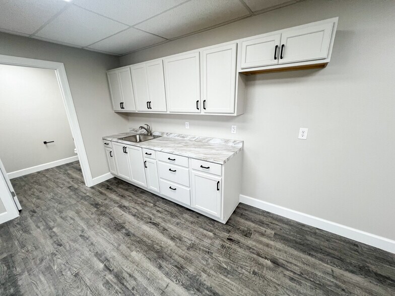 More Photos Of 4713 County Road 128, Midland Warehouse For Lease