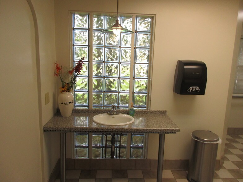 More Photos Of 4200 S 9th St, Kalamazoo Office Residential For Lease