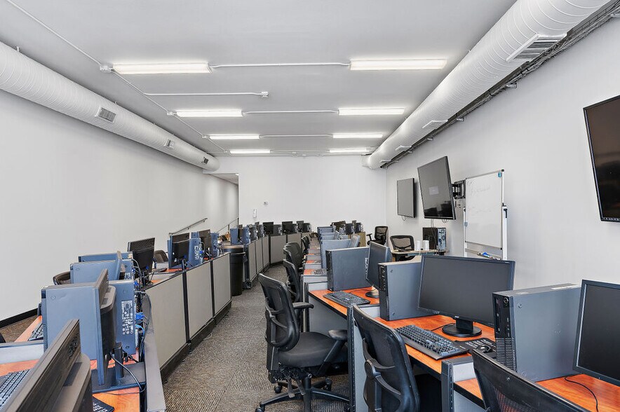 More Photos Of 220-222 W 2nd St, Pueblo Light Manufacturing For Lease