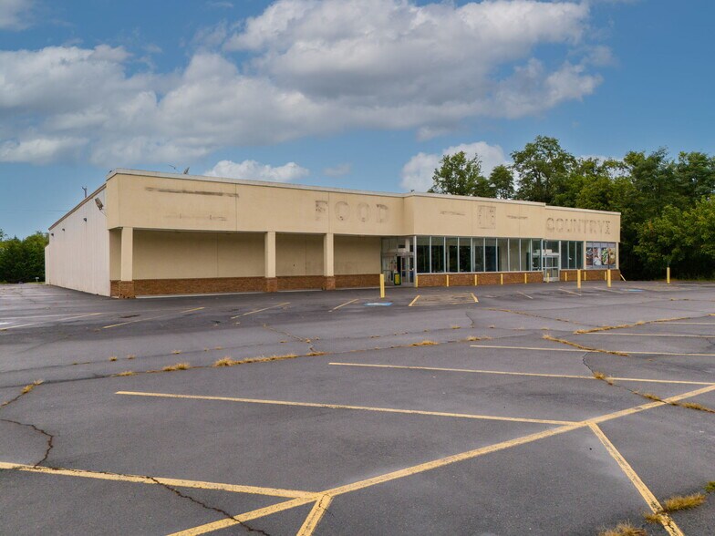 More Photos Of 510 Glade st, Glade Spring Supermarket For Sale