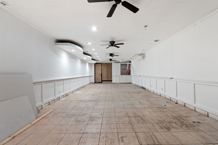 More Photos Of 2100 Clove Rd, Staten Island Storefront For Lease