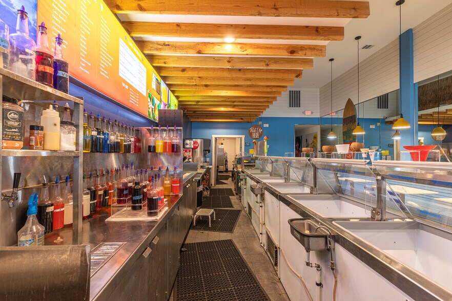 More Photos Of 110 E Broughton St, Savannah Storefront For Lease