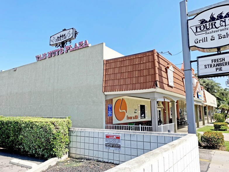 More Photos Of 5512-5530 Van Nuys Blvd, Sherman Oaks Restaurant For Lease